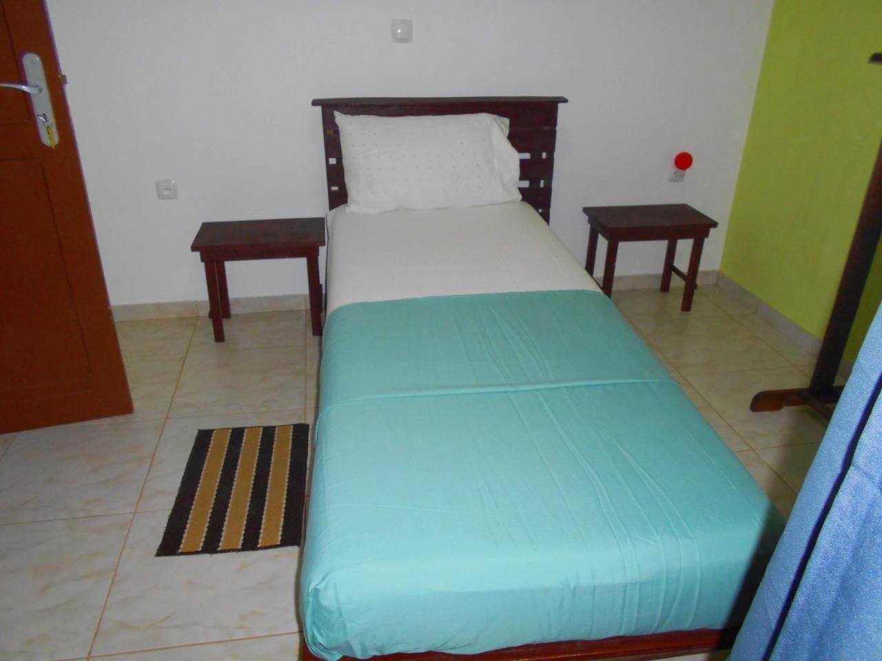 Guest House Frontera Pinto Bagian luar foto