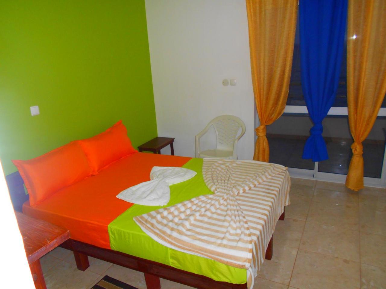 Guest House Frontera Pinto Bagian luar foto